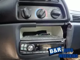 638.gm4p96 Buick Skylark 1996 Radio/audio