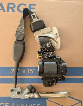 68853700d Chevrolet 2011 - 2015 Chevy Volt Front Left Driver Seatbelt Retractor Oem