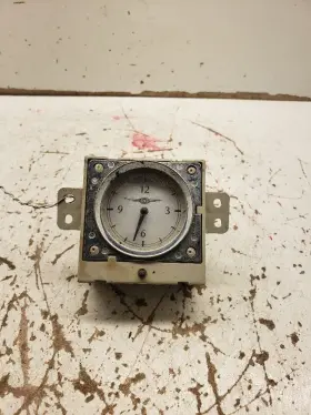 256.ch1u07 Chrysler 300 2007 Clock 1330612