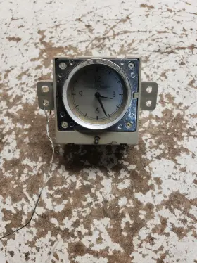 256.ch1u09 Chrysler 300 2009 Clock 1333441
