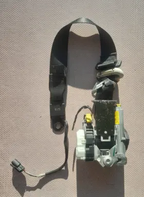 34081262b Ford 2011 - 2019 Fiesta Front Right Passenger Seat Belt Retractor Oem