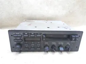 F70-199345 Ford 638-00717b Stereo Radio Am Fm Cassette Player Fits 88-94 Tempo