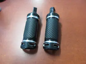 50501642 Harley-davidson 2023 Cvo Passenger Foot Pegs Black Chrome Oem Qs