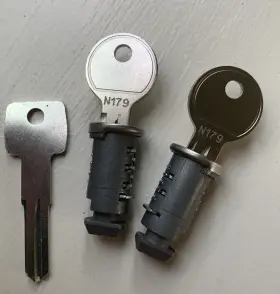 N179 Thule 2 Key System Lock Cylinders With Master