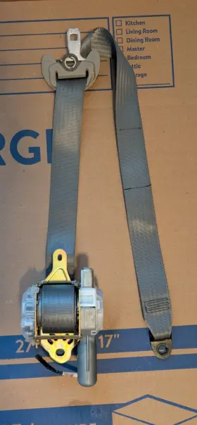 7l7210-p Toyota 4 - 9 Prius Front Right Passenger Seatbelt Retractor Gray Oem