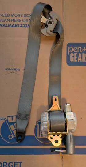 7l8210-p Toyota 4 - 9 Prius Front Left Driver Seatbelt Retractor Gray Oem 7l8210-p Toyota 4 - 9 Prius Front Left Driver Seatbelt Retractor Gray Oem